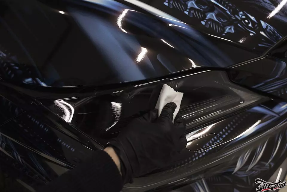 Lexus RX. Полировка виниловой пленки и покрытие кварцевым составом. Химчистка салона и защита кварцевым составом. Замена штатных клаксонов.
